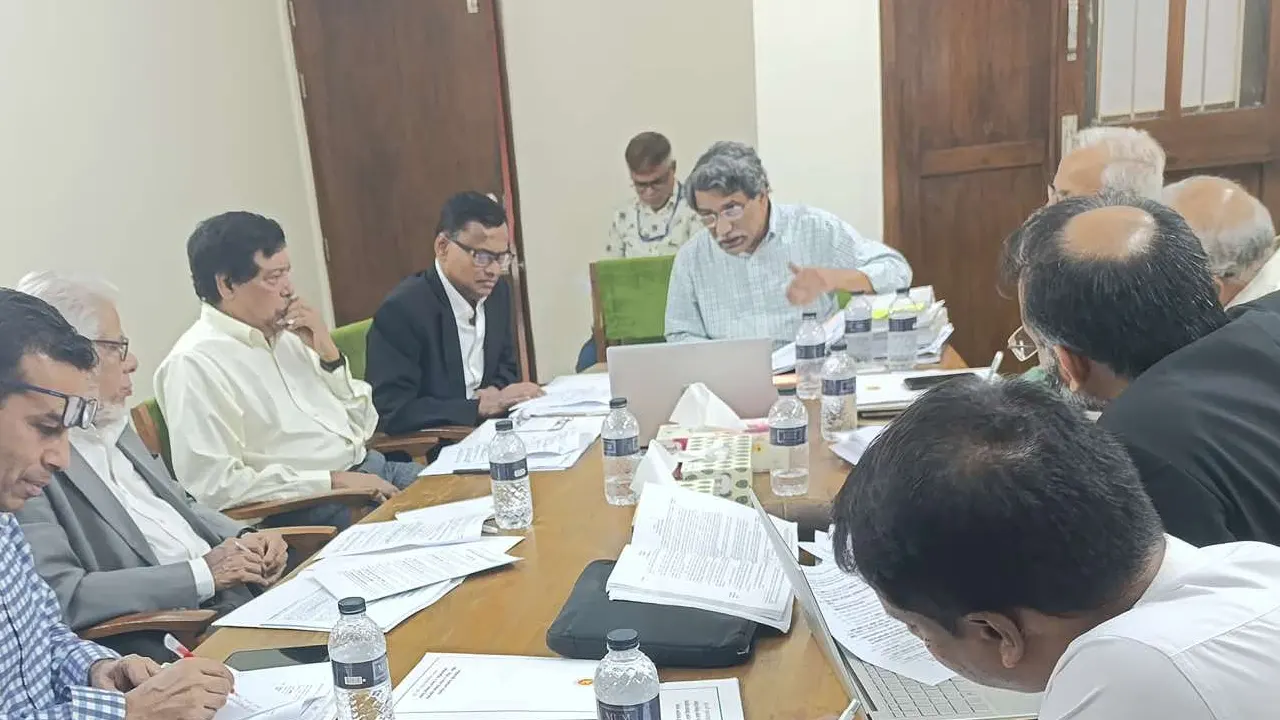 বিশেষজ্ঞদের সঙ্গে ঐকমত্য কমিশনের সভা